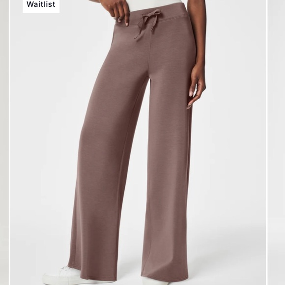 ❤️SPANX AirEssentials
Wide Leg Pant - Picture 4 of 8